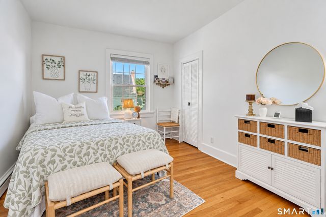 69 Niantic River Road, Waterford, CT 06385