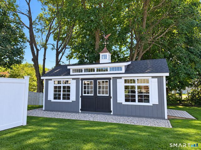 69 Niantic River Road, Waterford, CT 06385