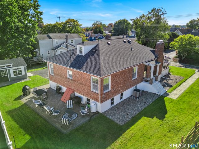 69 Niantic River Road, Waterford, CT 06385