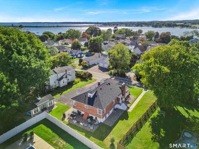 69 Niantic River Road, Waterford, CT 06385