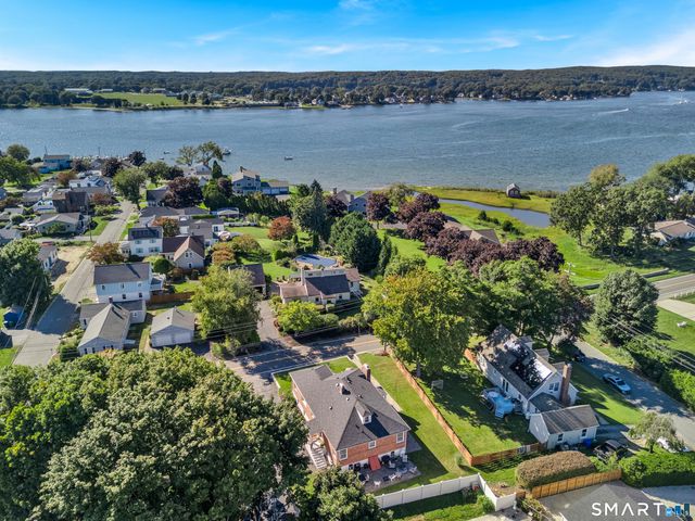 69 Niantic River Road, Waterford, CT 06385