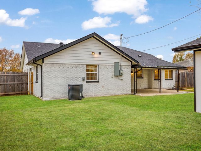 916 Kelley Drive, Everman, TX 76140