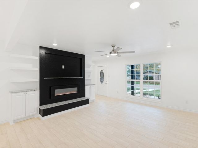 916 Kelley Drive, Everman, TX 76140