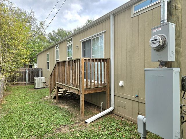 304 S. Moore Street, Caldwell, TX 77836