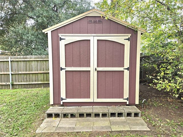 304 S. Moore Street, Caldwell, TX 77836