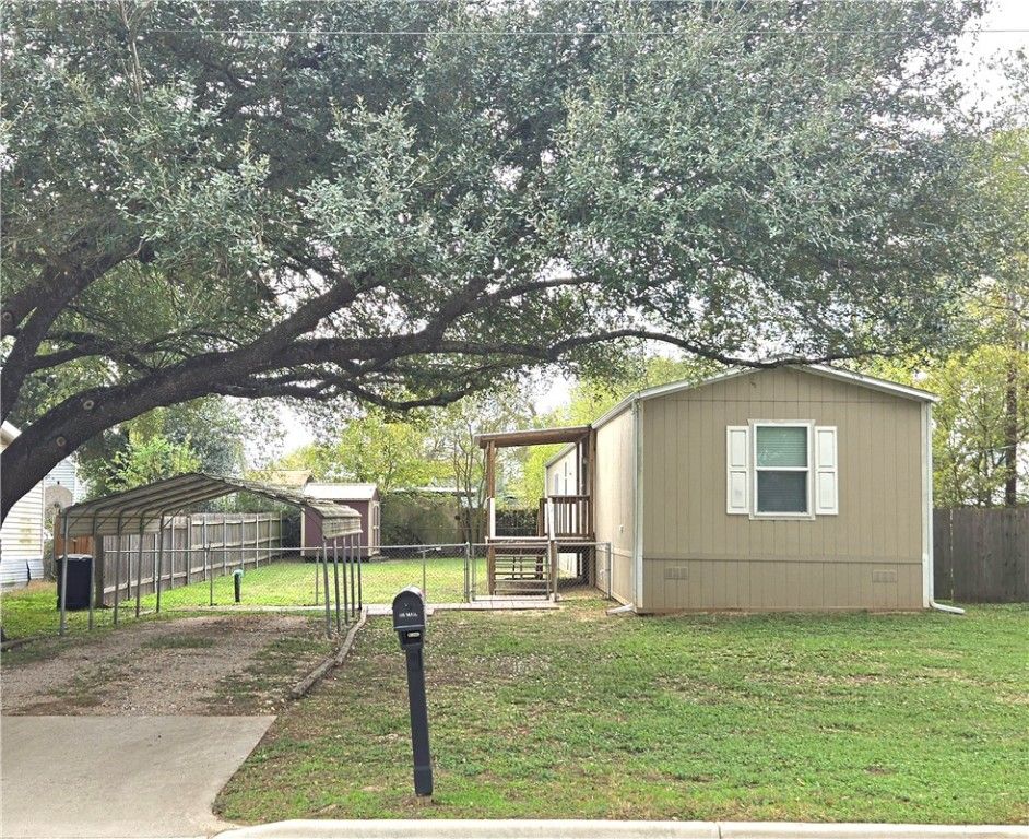 304 S. Moore Street, Caldwell, TX 77836
