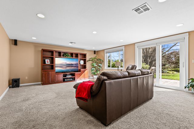 736 Frances Lane, Ashland, OR 97520