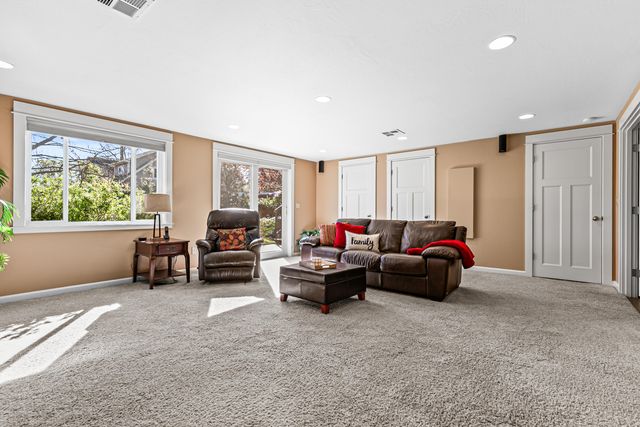 736 Frances Lane, Ashland, OR 97520