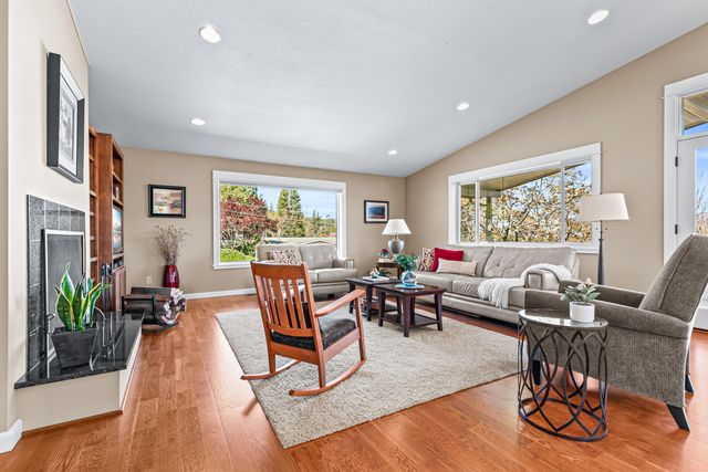 736 Frances Lane, Ashland, OR 97520