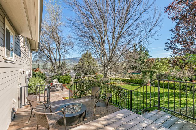 736 Frances Lane, Ashland, OR 97520