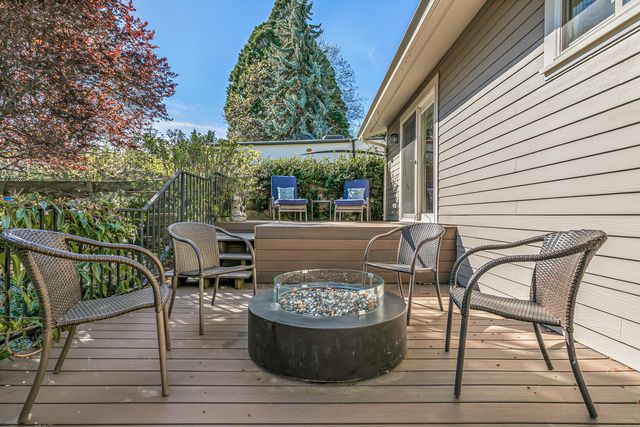 736 Frances Lane, Ashland, OR 97520