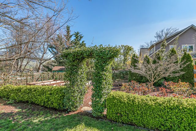 736 Frances Lane, Ashland, OR 97520