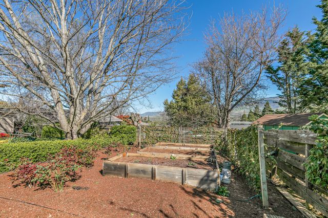 736 Frances Lane, Ashland, OR 97520