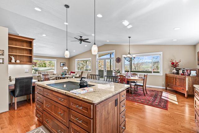 736 Frances Lane, Ashland, OR 97520