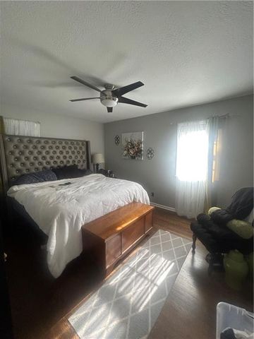 12801 E 49th Terrace, Independence, MO 64055