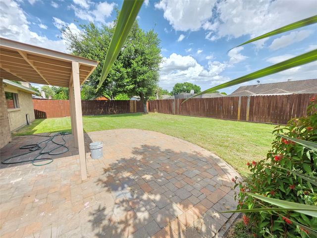 7915 Woodsman Trail, Houston, TX 77040