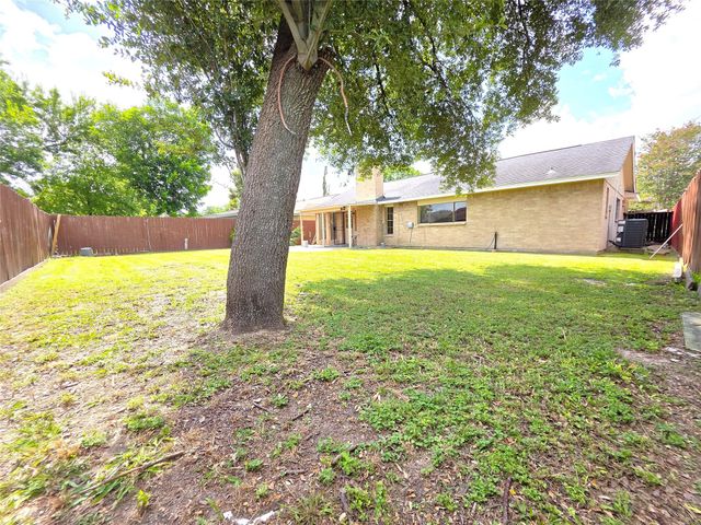 7915 Woodsman Trail, Houston, TX 77040