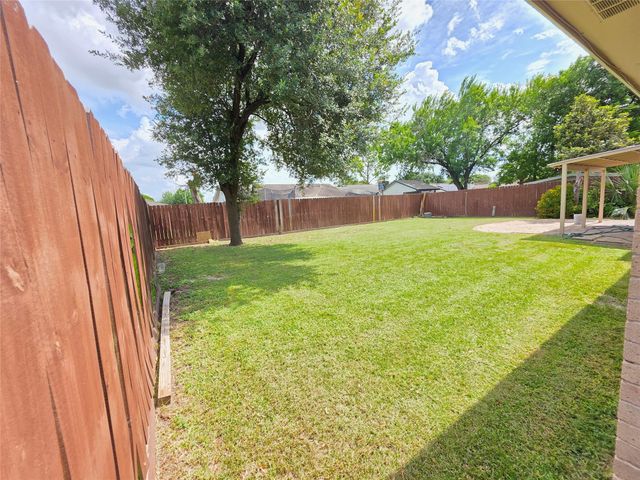 7915 Woodsman Trail, Houston, TX 77040