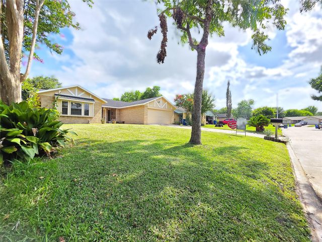 7915 Woodsman Trail, Houston, TX 77040