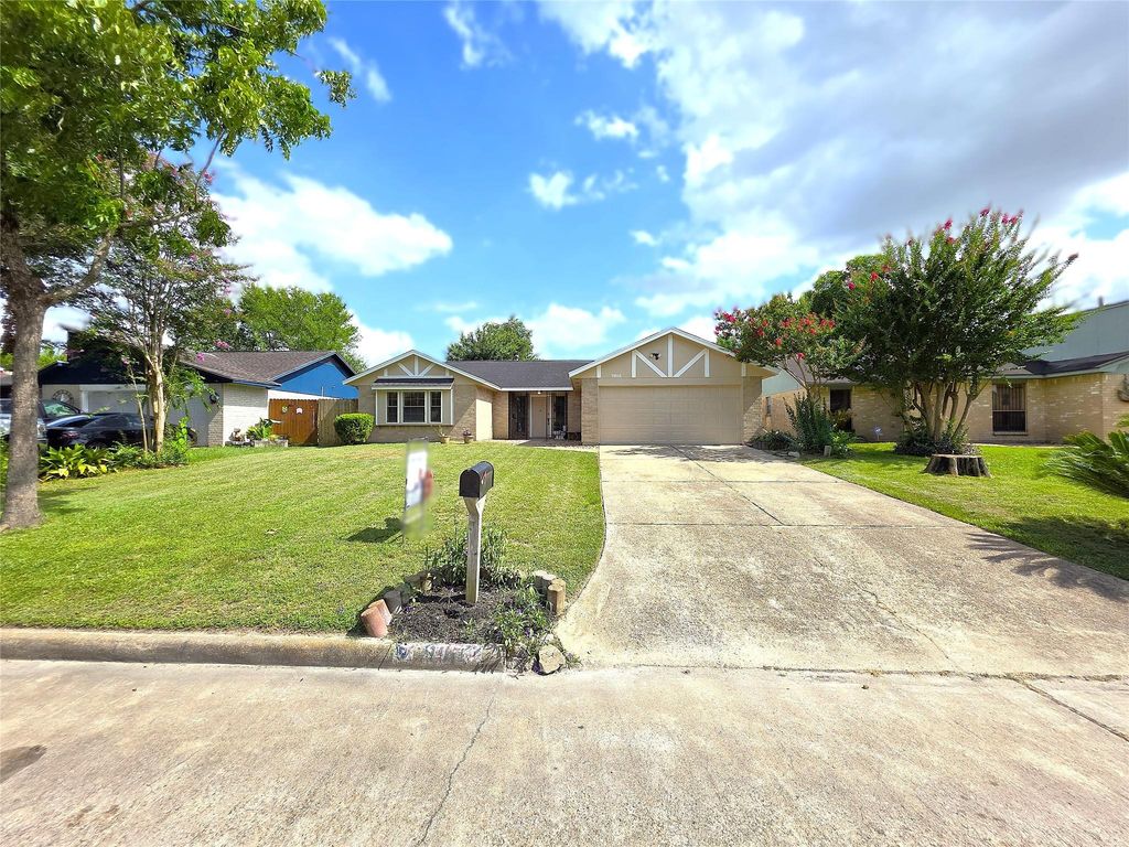 7915 Woodsman Trail, Houston, TX 77040