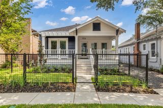 904 Willard Street, Houston, TX 77006