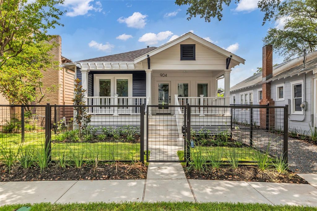 904 Willard Street, Houston, TX 77006