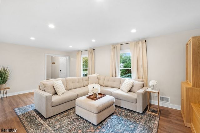 195 Beekman Ln, Hillsborough Twp., NJ 08844