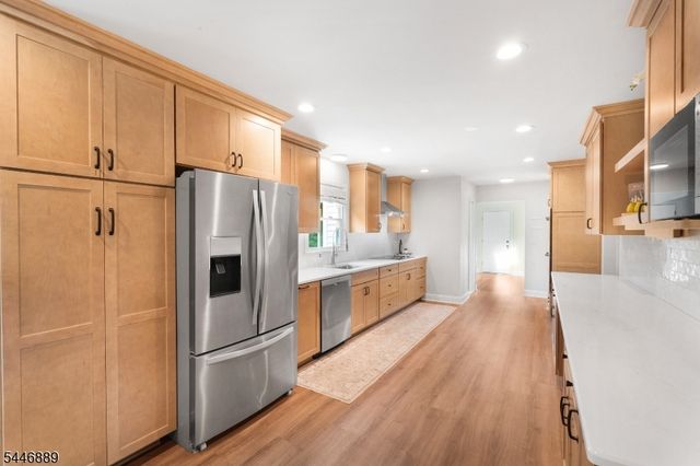 195 Beekman Ln, Hillsborough Twp., NJ 08844