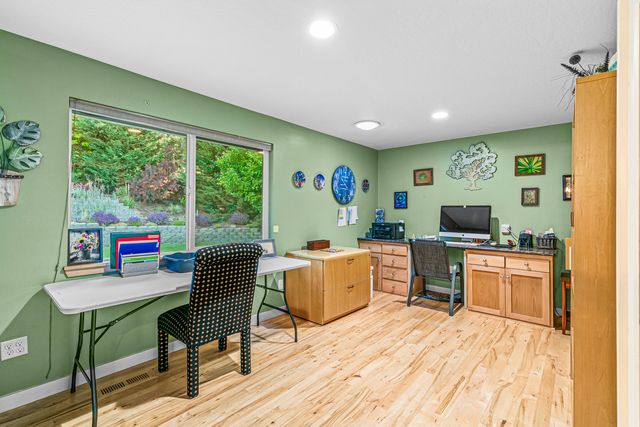 1457 Angelcrest Drive, Medford, OR 97504