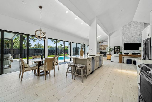 2707 Biarritz Drive, Palm Beach Gardens, FL 33410