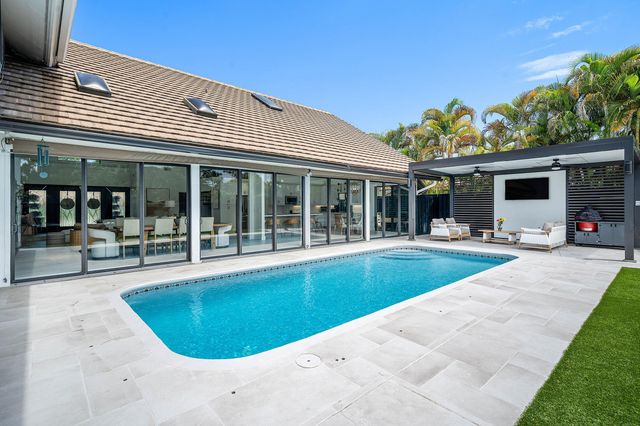 2707 Biarritz Drive, Palm Beach Gardens, FL 33410