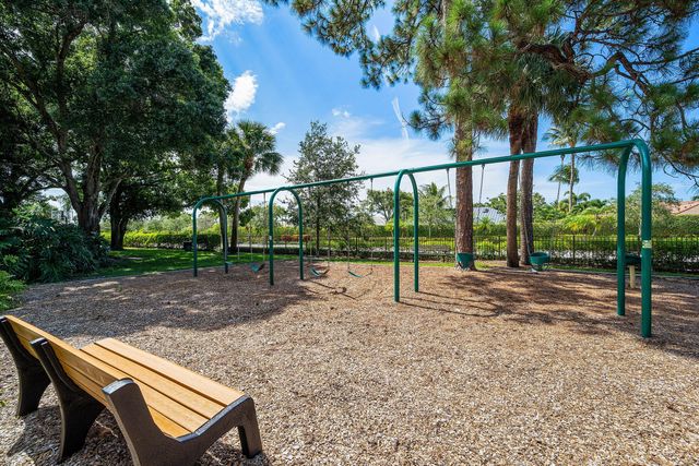 2707 Biarritz Drive, Palm Beach Gardens, FL 33410