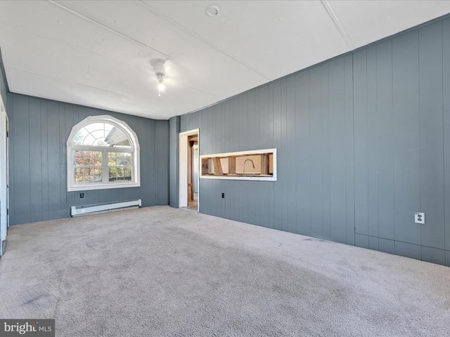 722 E MOUNTAIN RD, Hegins, PA 17938