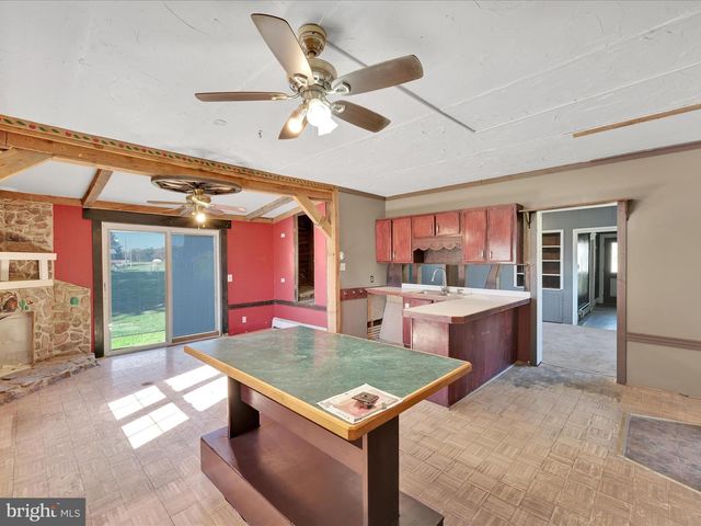 722 E MOUNTAIN RD, Hegins, PA 17938