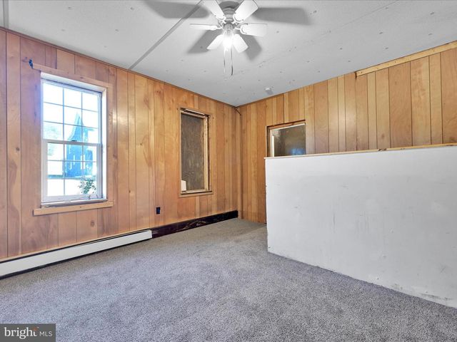 722 E MOUNTAIN RD, Hegins, PA 17938