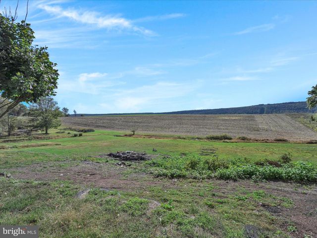 722 E MOUNTAIN RD, Hegins, PA 17938