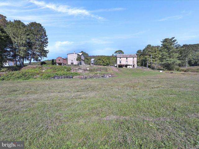 722 E MOUNTAIN RD, Hegins, PA 17938