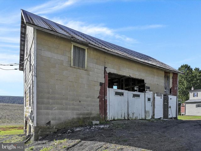 722 E MOUNTAIN RD, Hegins, PA 17938