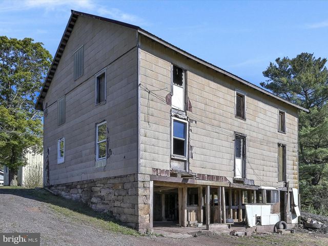 722 E MOUNTAIN RD, Hegins, PA 17938