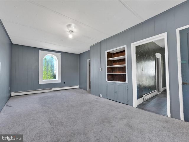 722 E MOUNTAIN RD, Hegins, PA 17938