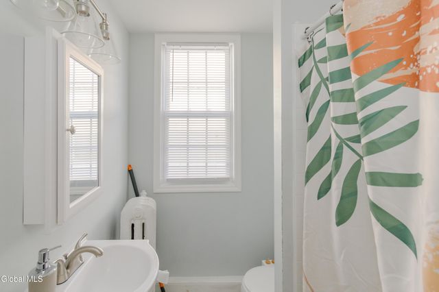 34 Hampton Street, Albany, NY 12209