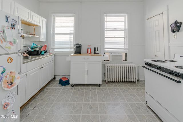 34 Hampton Street, Albany, NY 12209