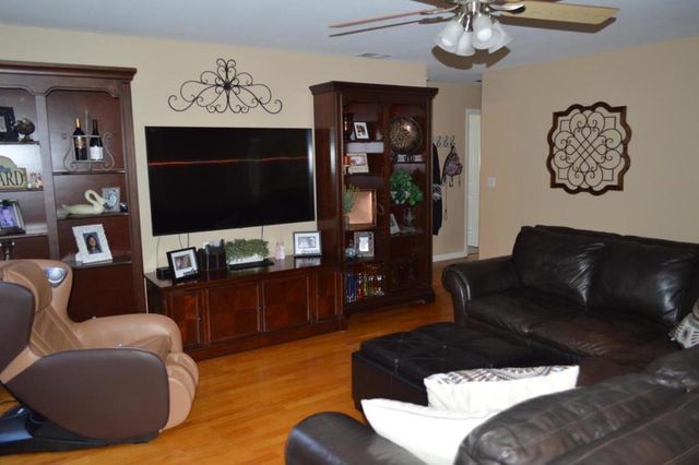 1121 Cypress Street, Hollister, CA 95023