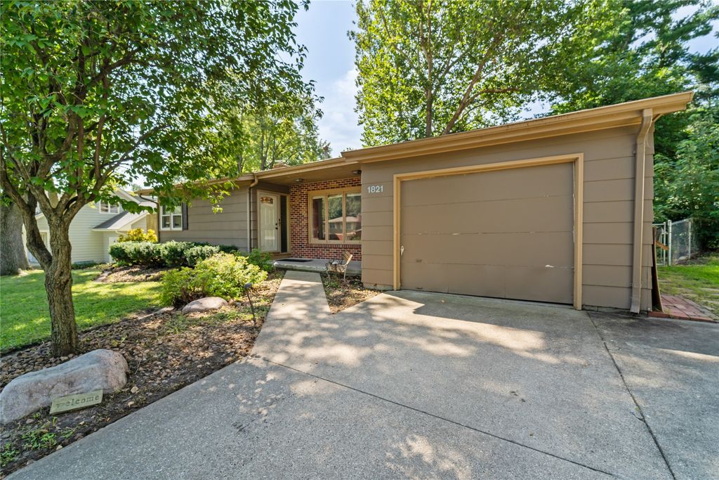 1821 Maxwell Avenue, Ames, IA 50010
