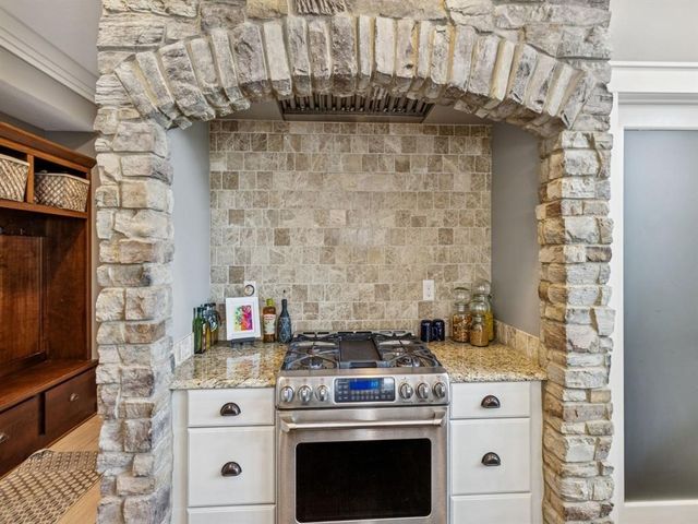 15016 Plum Drive, Urbandale, IA 50323