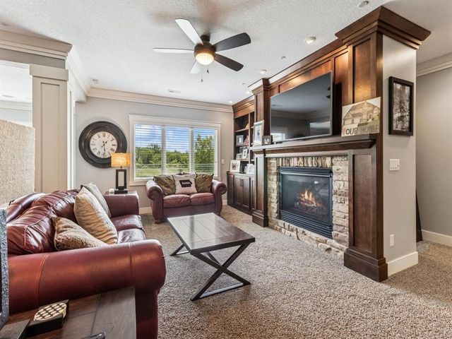 15016 Plum Drive, Urbandale, IA 50323