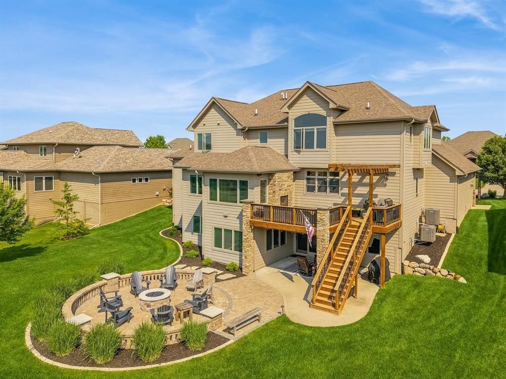 15016 Plum Drive, Urbandale, IA 50323