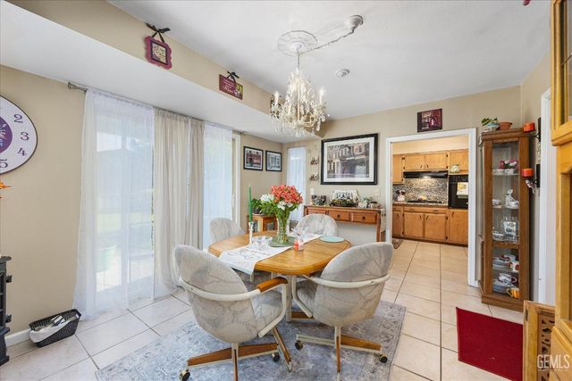 5812 Burke Way, Bakersfield, CA 93309