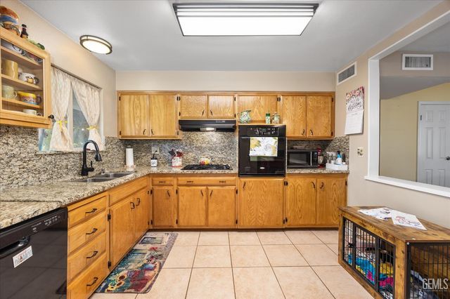 5812 Burke Way, Bakersfield, CA 93309