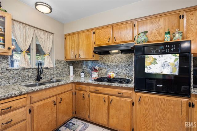 5812 Burke Way, Bakersfield, CA 93309